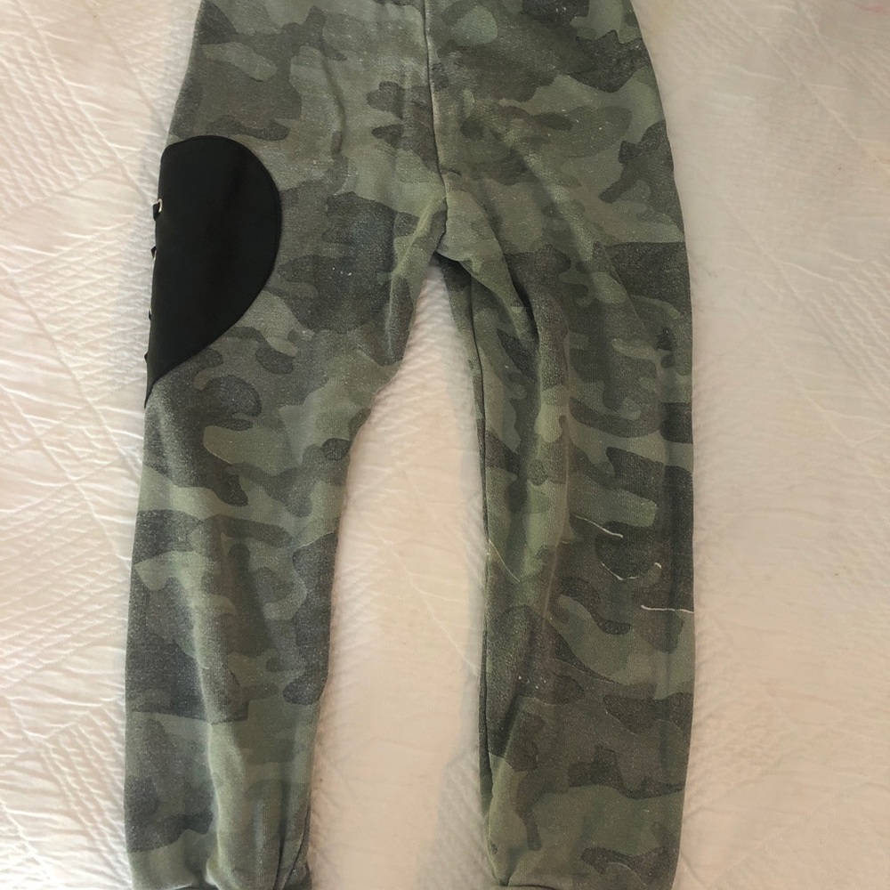 Flowers by Zoe camouflage size 4 girls sweatpants